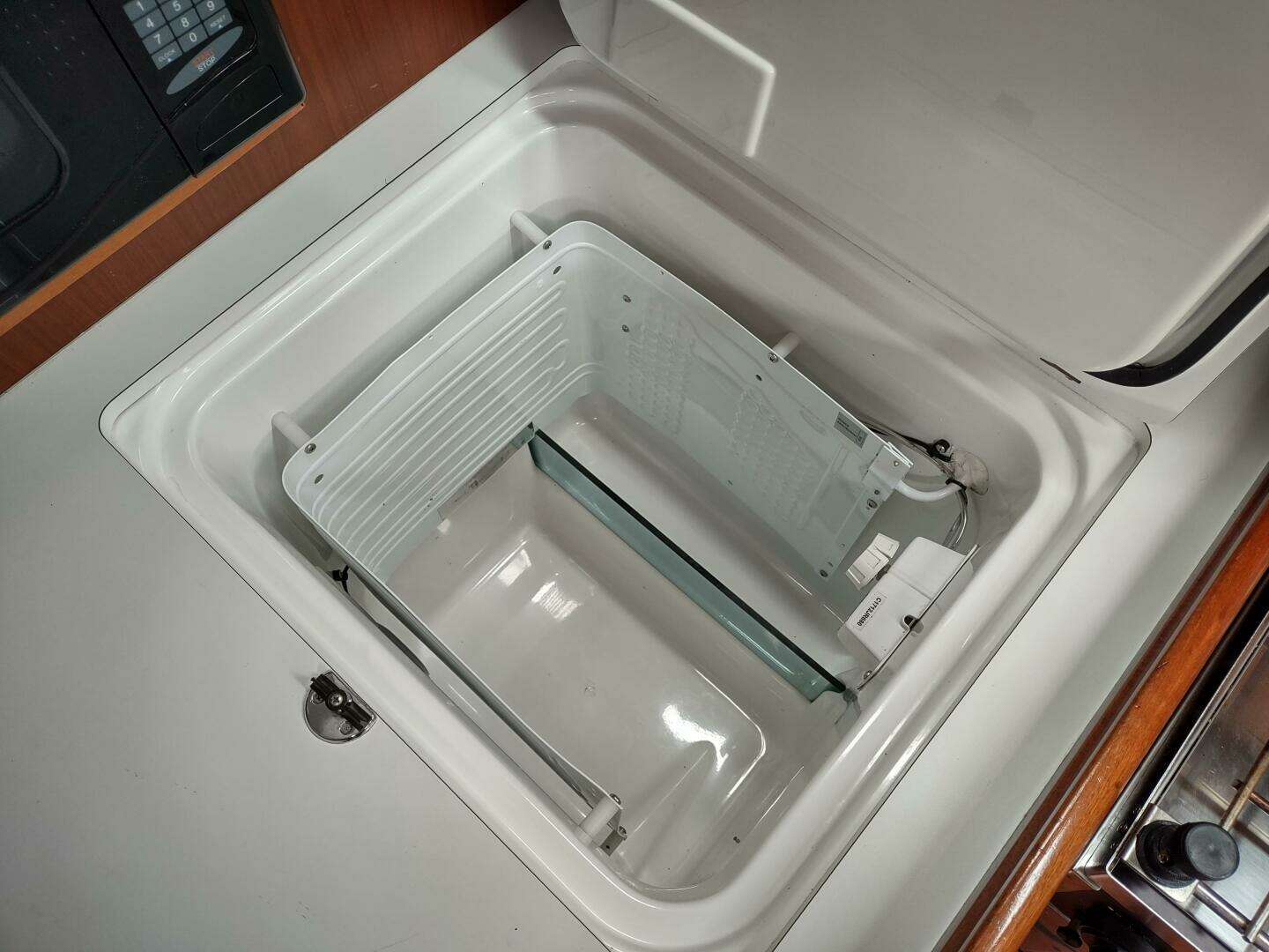2004 Beneteau 393 - Image 52