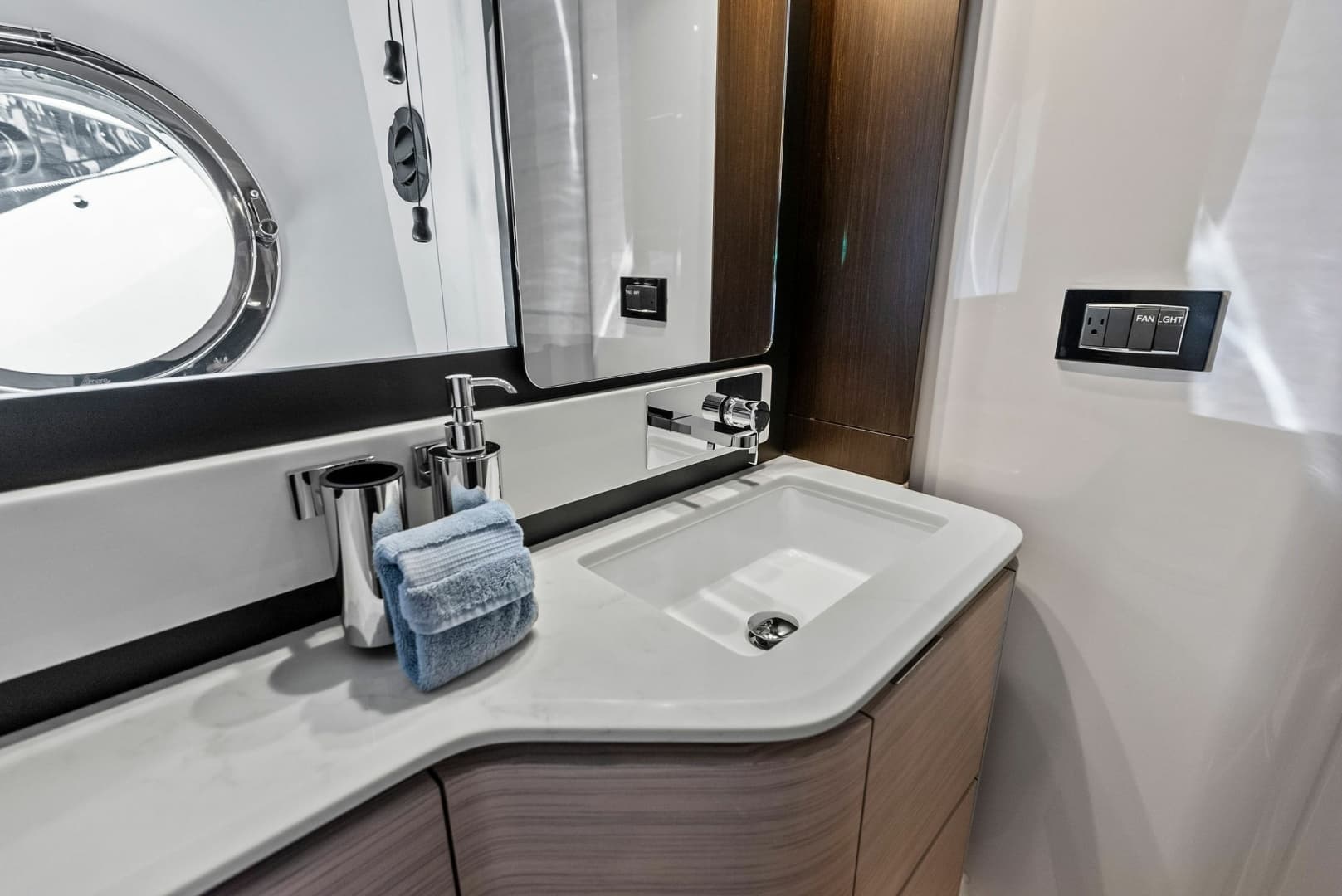 2020 Azimut Flybridge - Image 39