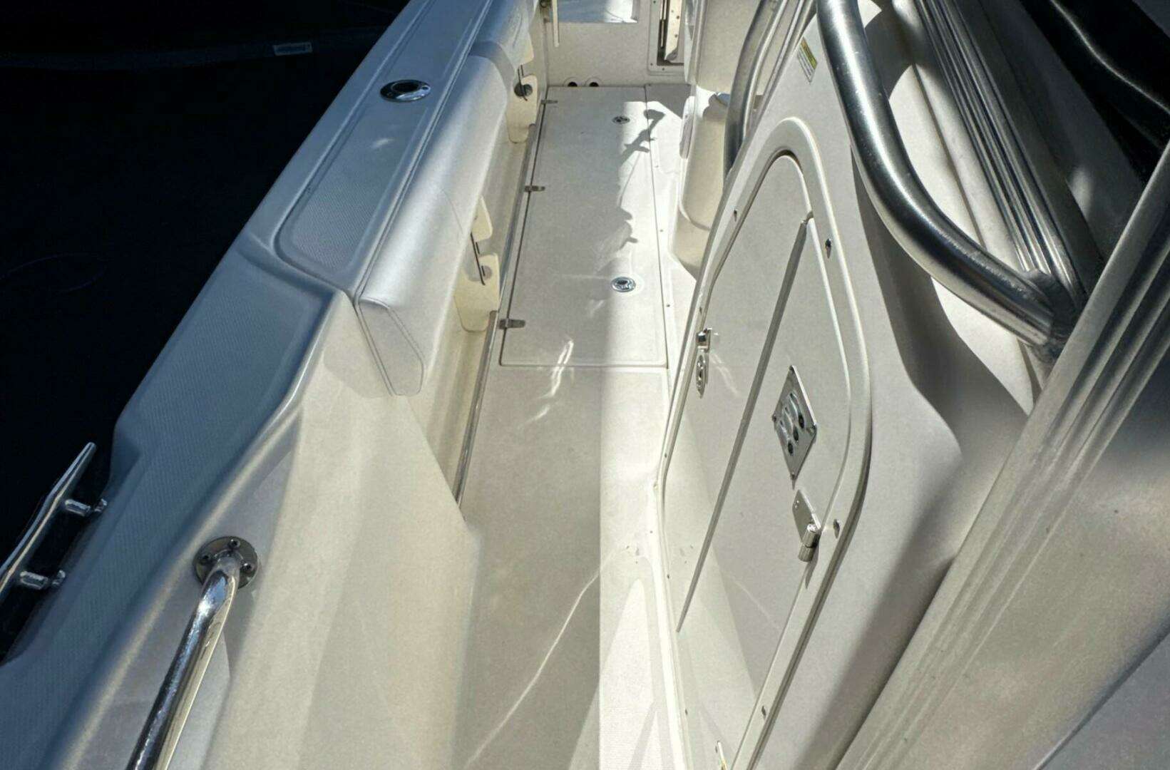 2014 Boston Whaler 220 Outrage - Image 19