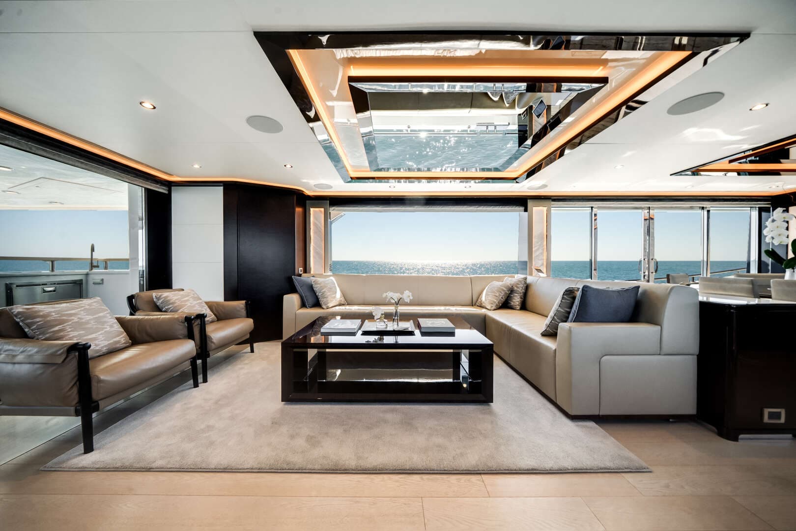 2022 Ocean Alexander 37L - Image 23