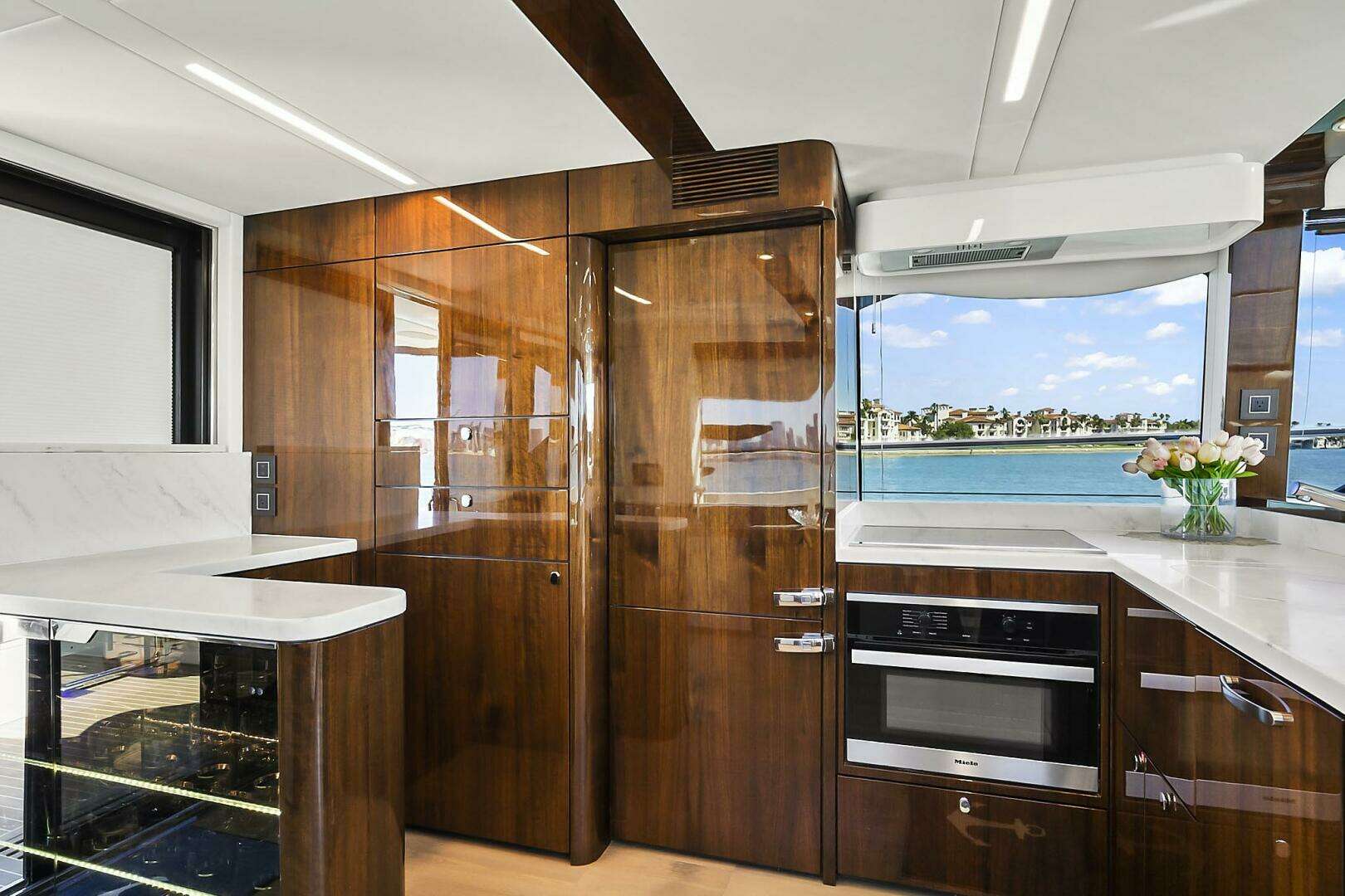 2021 Fairline Squadron 68 - Image 11