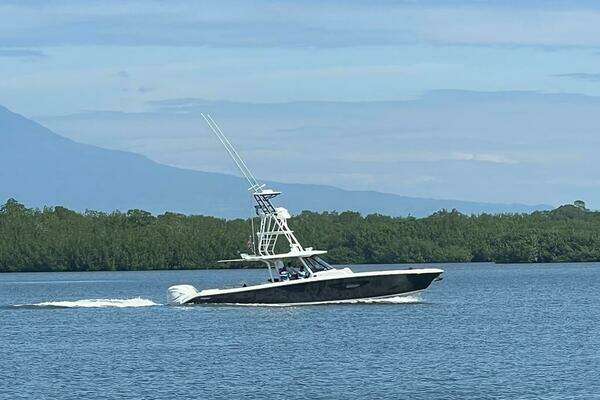 2022 Pursuit S428