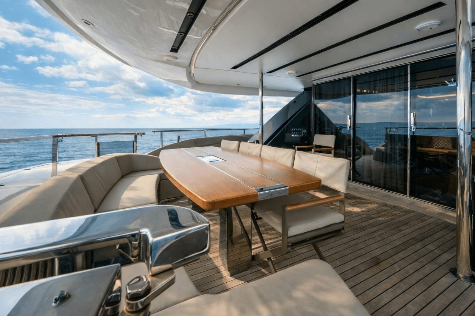 2018 Dominator Yachts Dominator Ilumen - Image 30