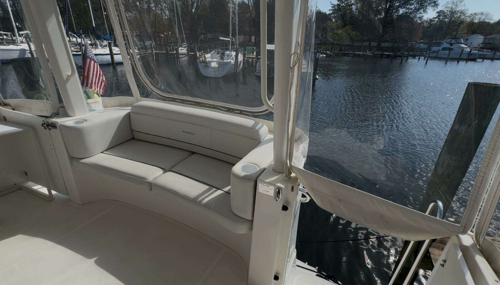 2005 Silverton 35 Motor Yacht - Image 12