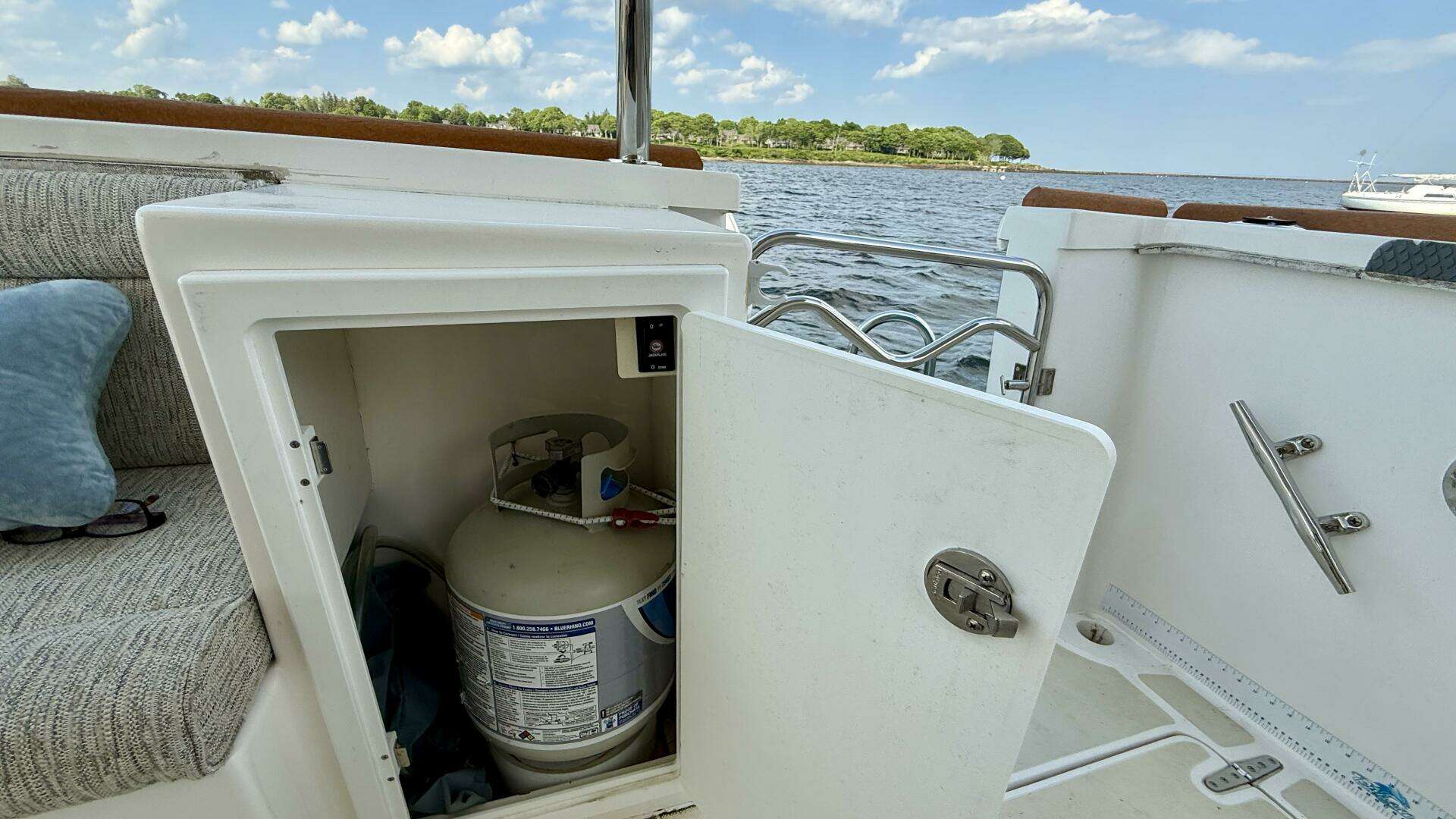 2014 Maine Cat P44 - Image 19