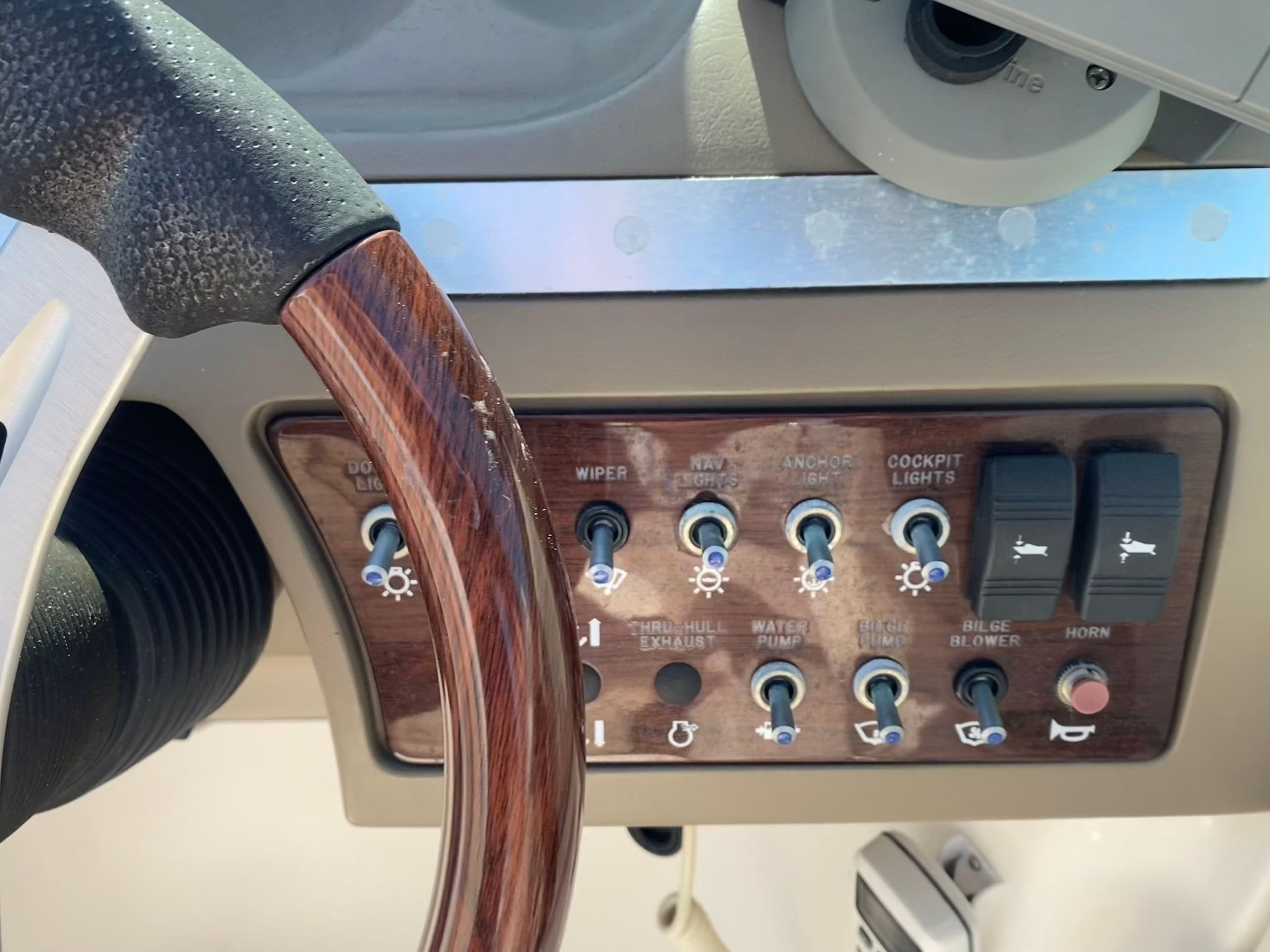 2012 SEA RAY 260 SD - Image 15