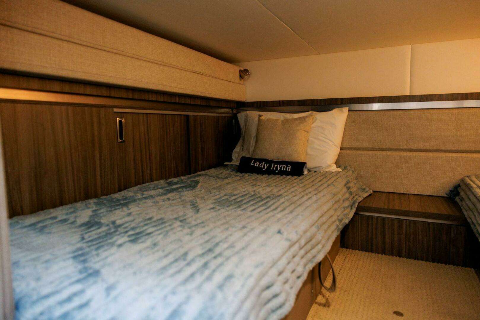 2022 Sea Ray 320 Sundancer OB - Image 15