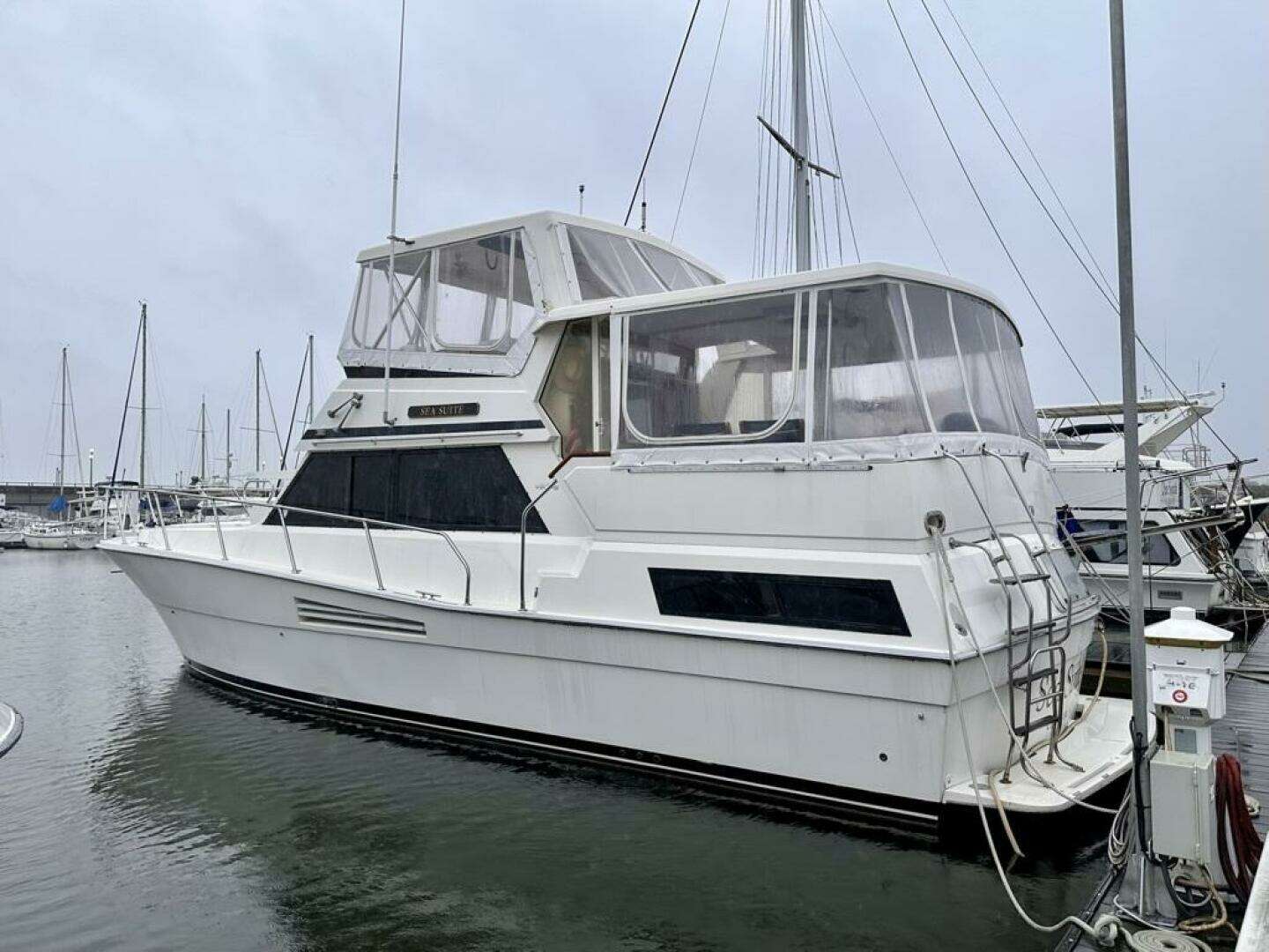 1989 Viking 44 Motor Yacht - Image 2