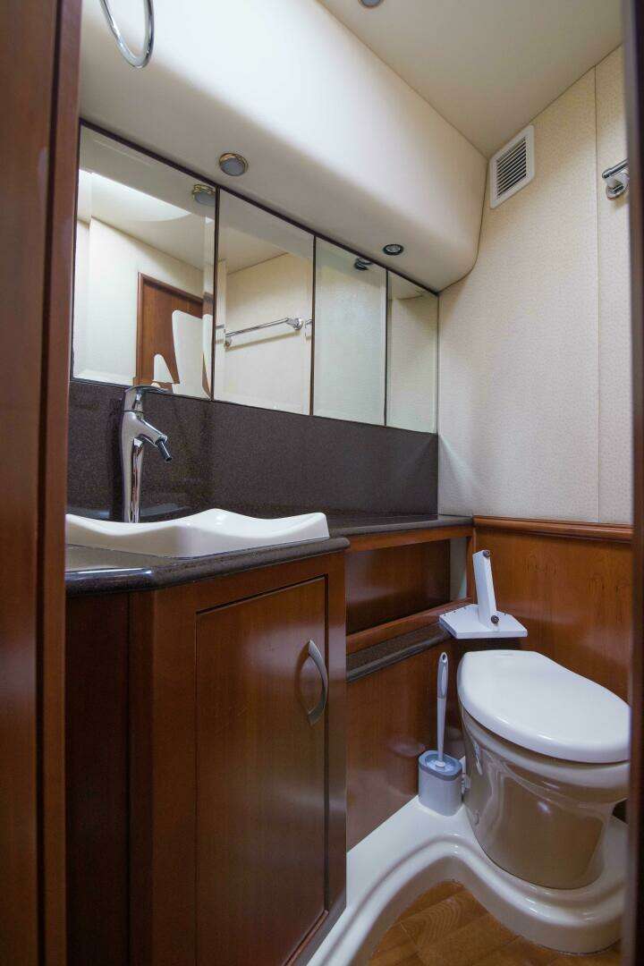 2009 Silverton 52 Ovation - Image 61