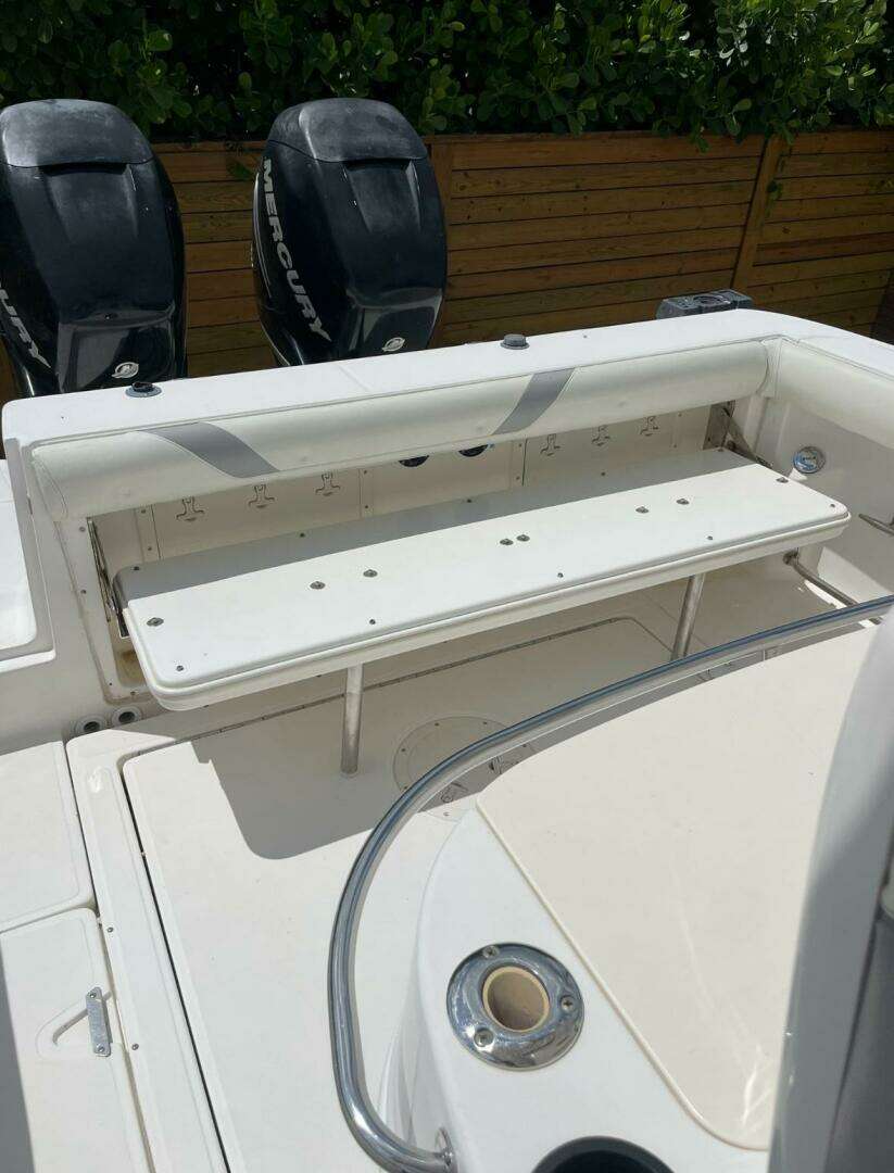 2005 Boston Whaler 320 Outrage - Image 10