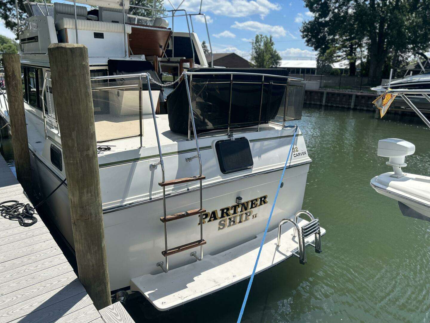 1985 Carver 3207 - Image 3