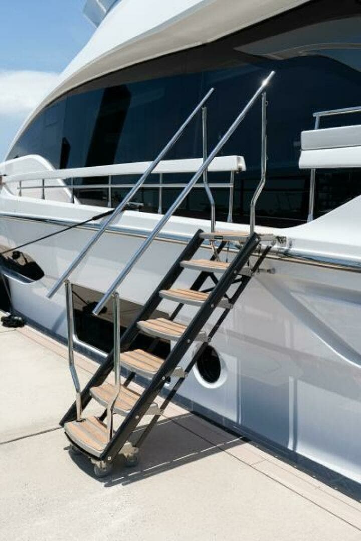 2022 Azimut 78 - Image 20