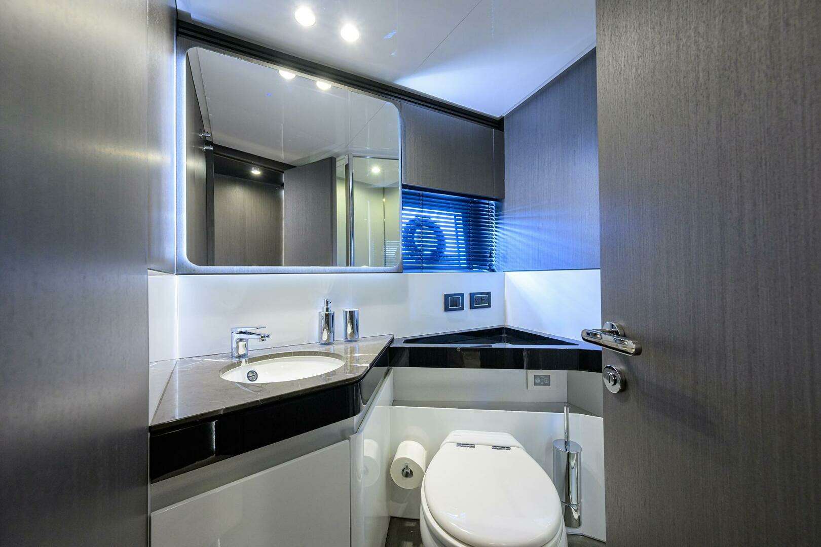 2019 Azimut S7 - Image 113