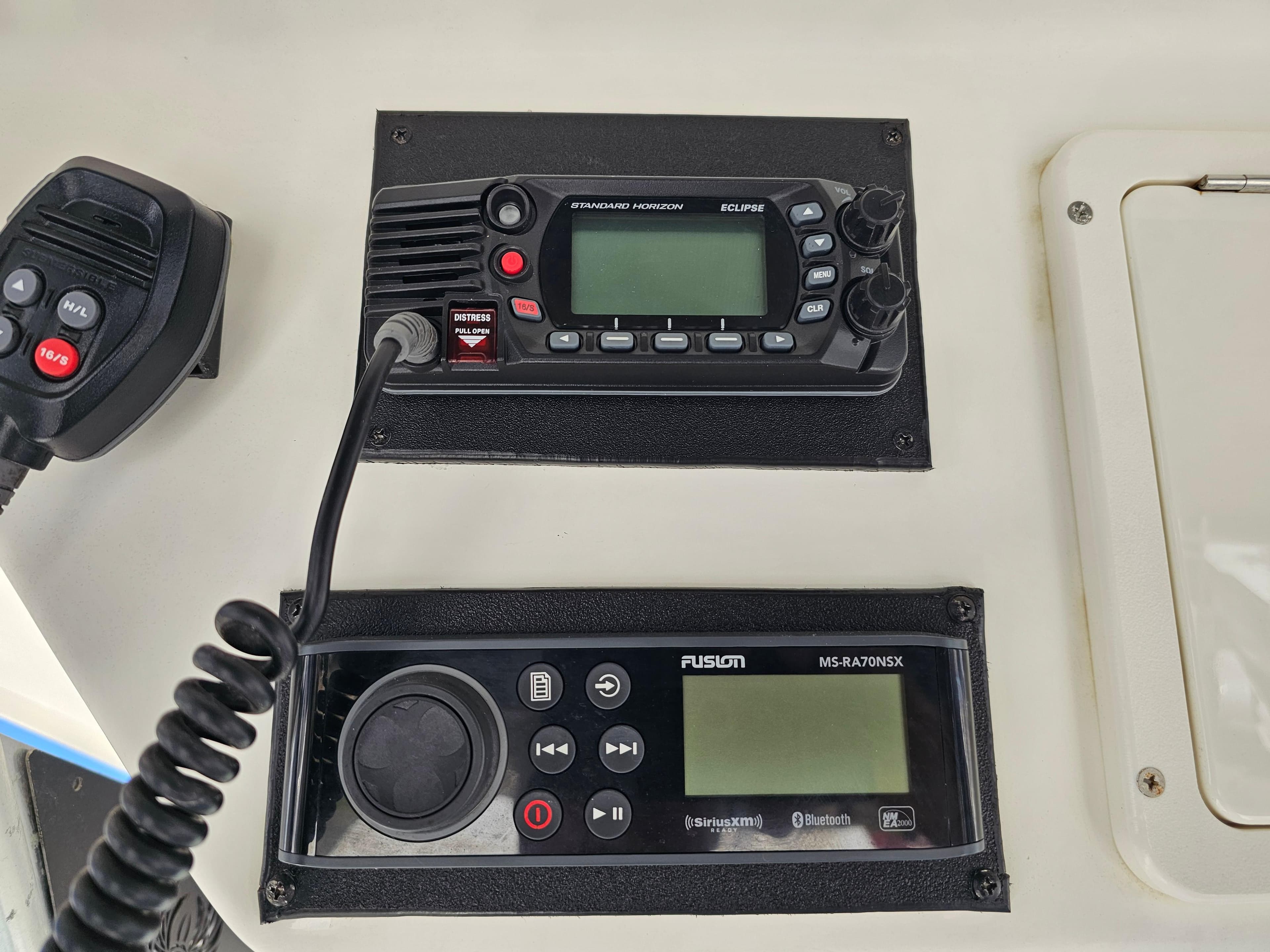 Radio and control panel on a 2008 Wellcraft 27 Scarab Tournament boat.