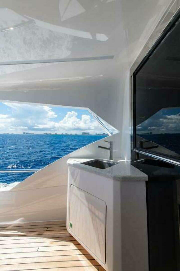 2018 Viking Enclosed Flybridge - Image 56