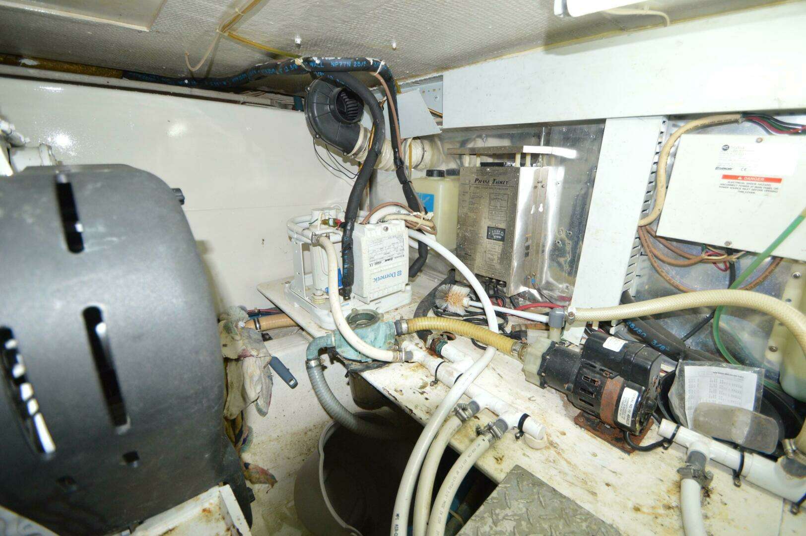 1995 Ocean 48 Cockpit Motor Yacht - Image 63