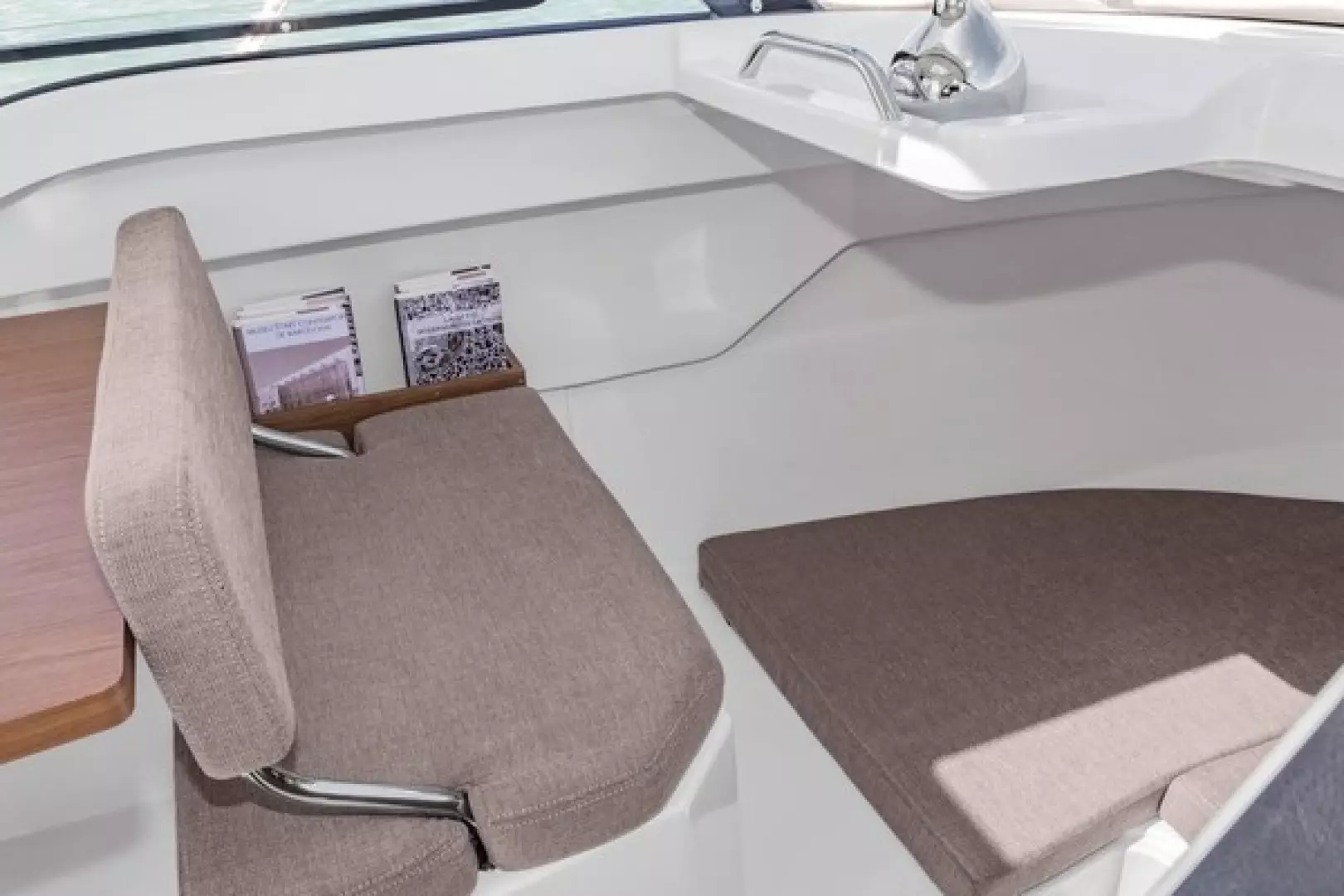 2026 Beneteau Antares 7 - Image 9