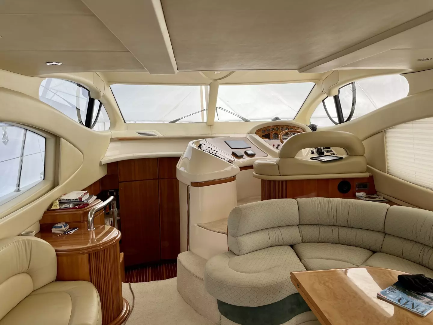 2001 Azimut 46 - Image 11