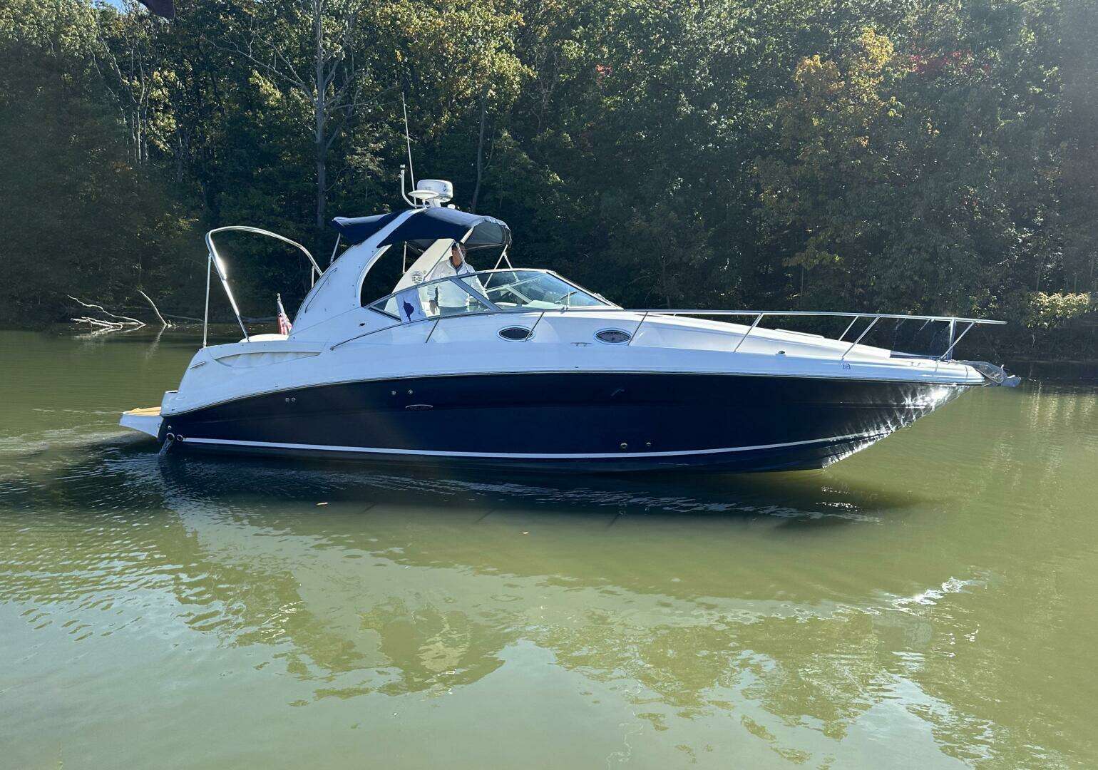 2005 Sea Ray 320 Sundancer - Image 2
