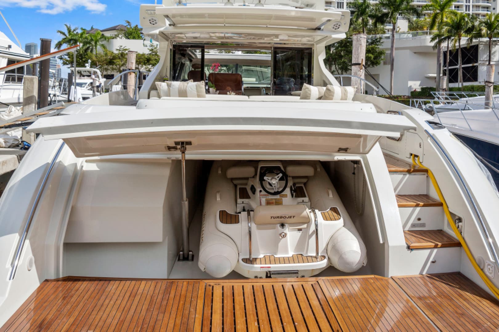 2009 Azimut 68S - Image 3