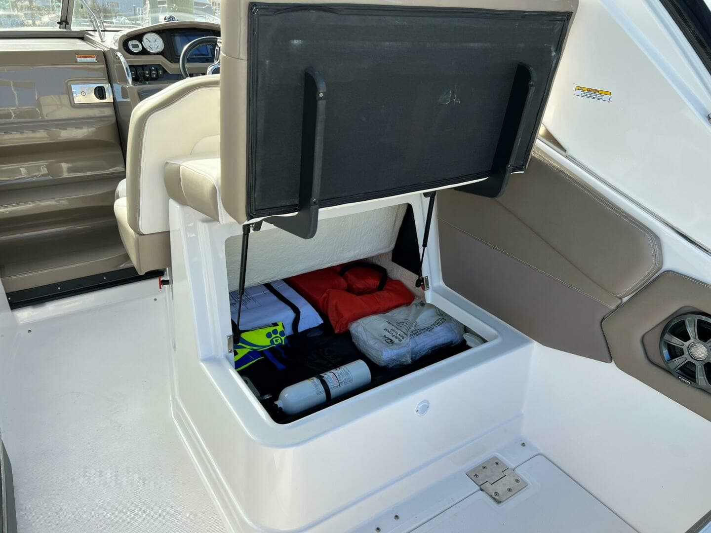 2017 Regal 28 Express - Image 17