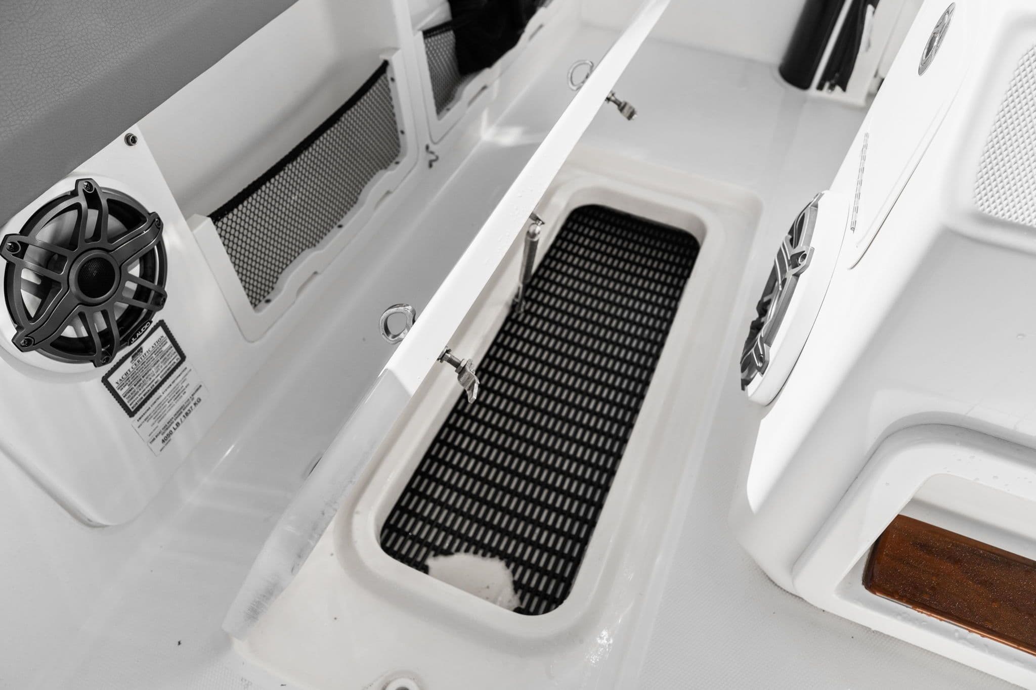 2023 Boston Whaler 420 Outrage - 40