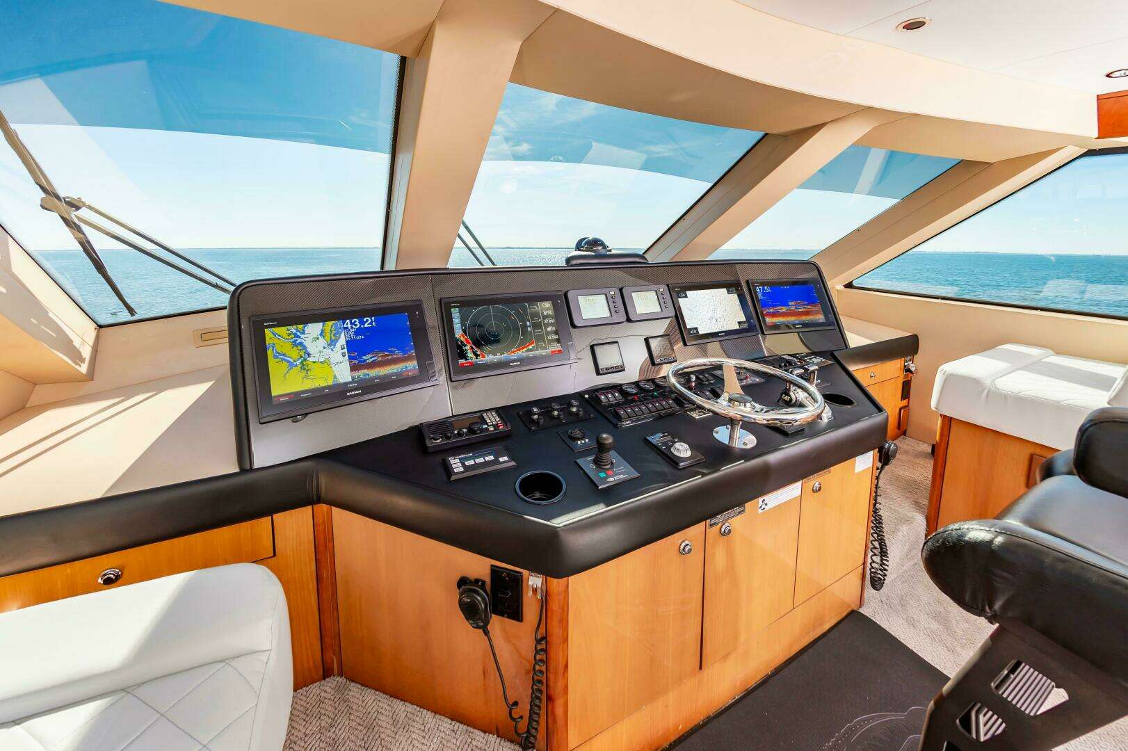 2008 Hatteras 64 Enclosed Bridge - Image 17