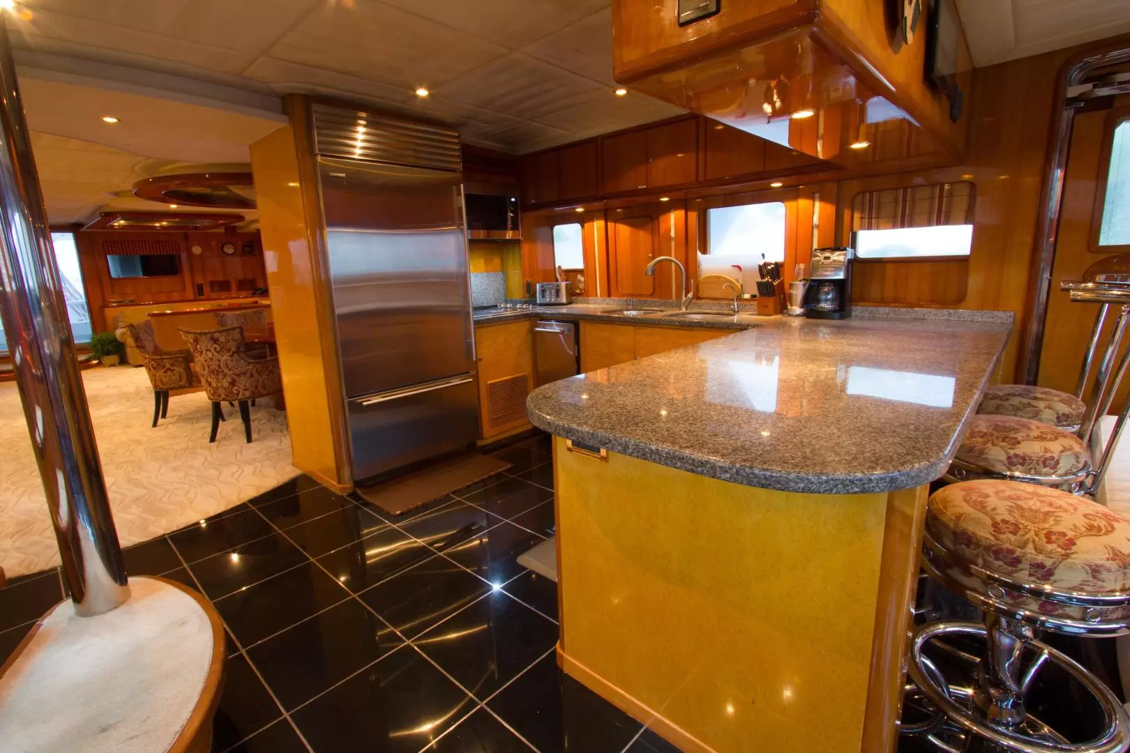 2002 President 100 Motor Yacht - Image 13
