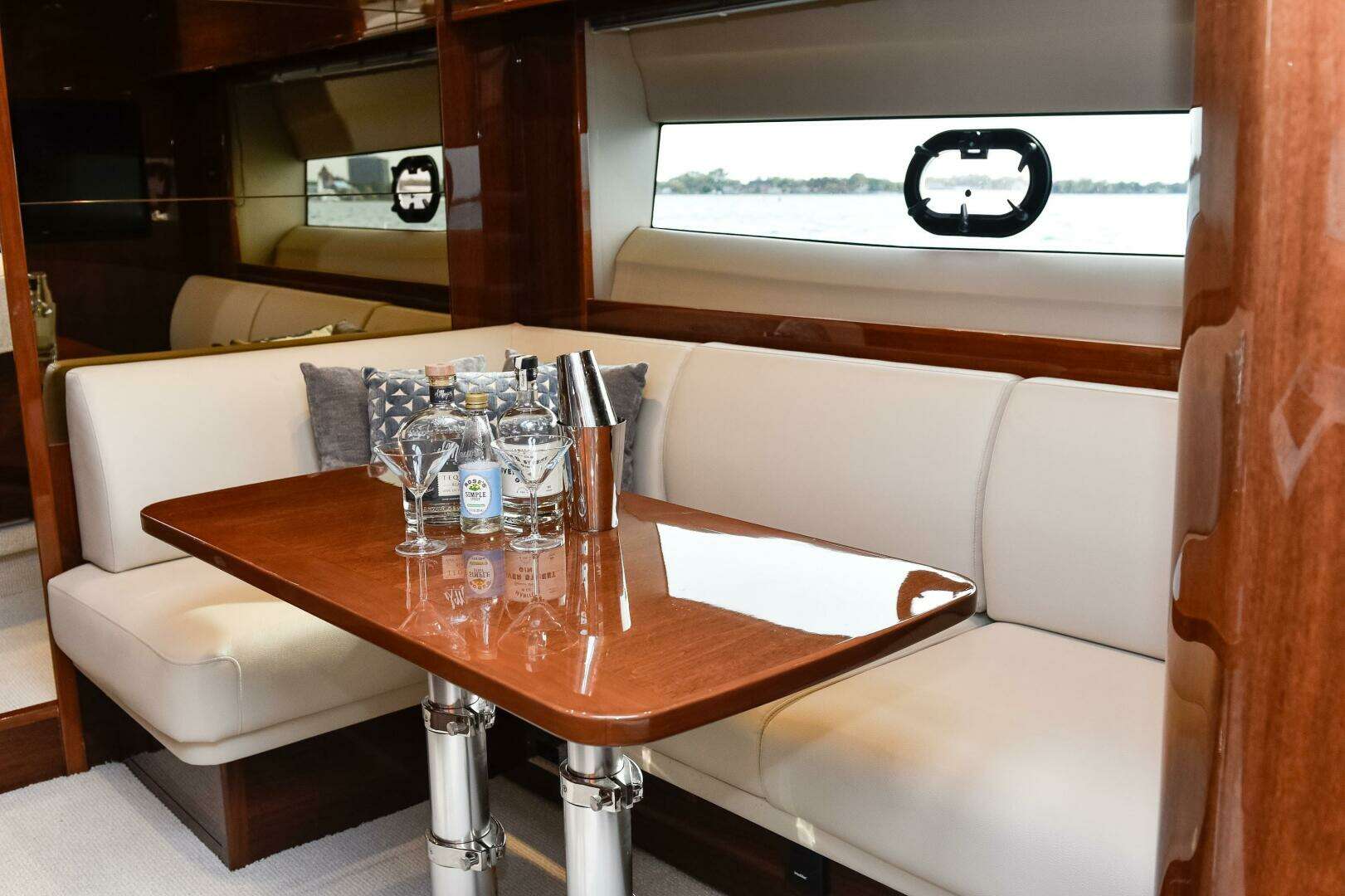 2022 Princess V50 - Image 25