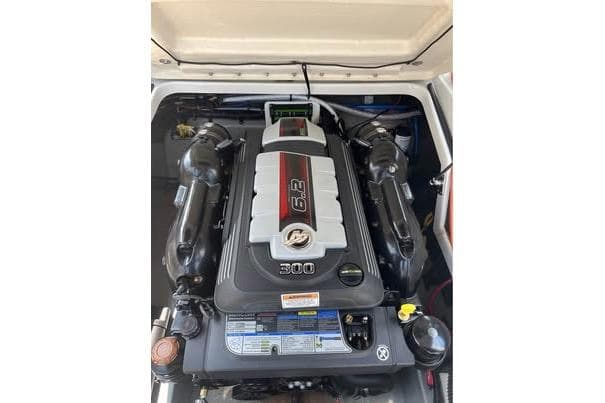 2023 Crownline Eclipse E255 engine compartment showcasing powerful 6.2L engine.