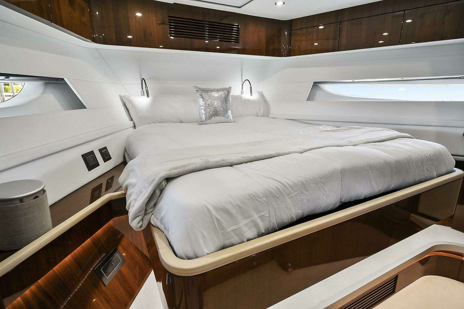 2021 Fairline Squadron 68 - Image 30