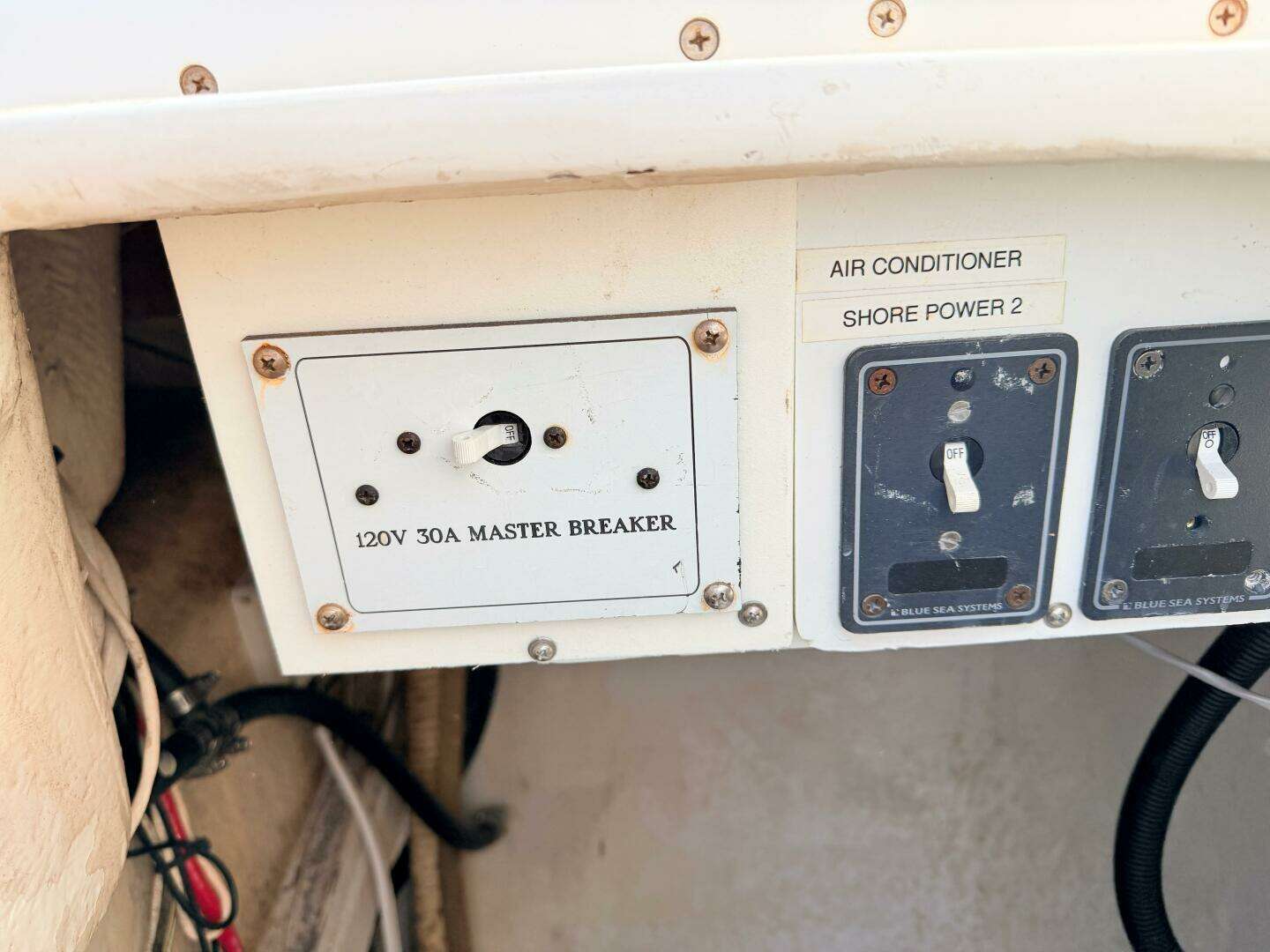 2001 Catalina 380 - Image 45