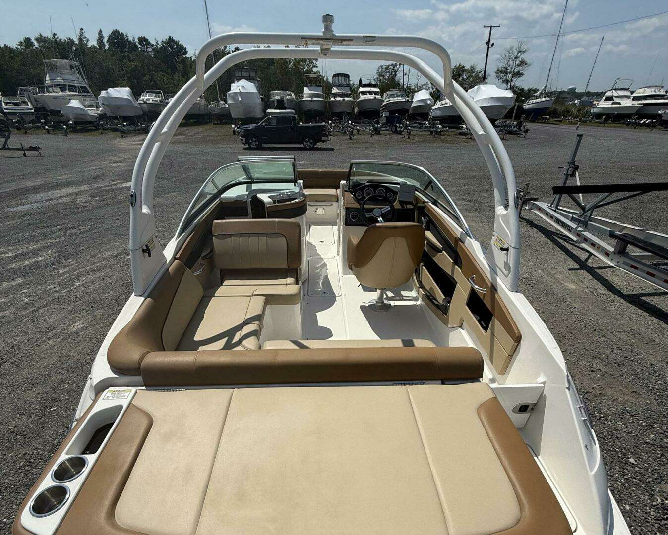 2014 Sea Ray 240 Sun Deck Outboard - Image 12