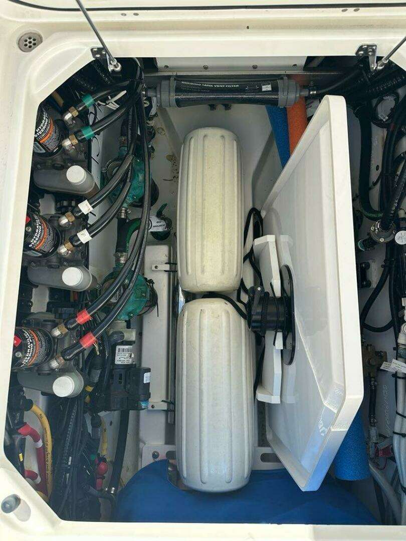 2020 Pursuit 355 OS - Image 39