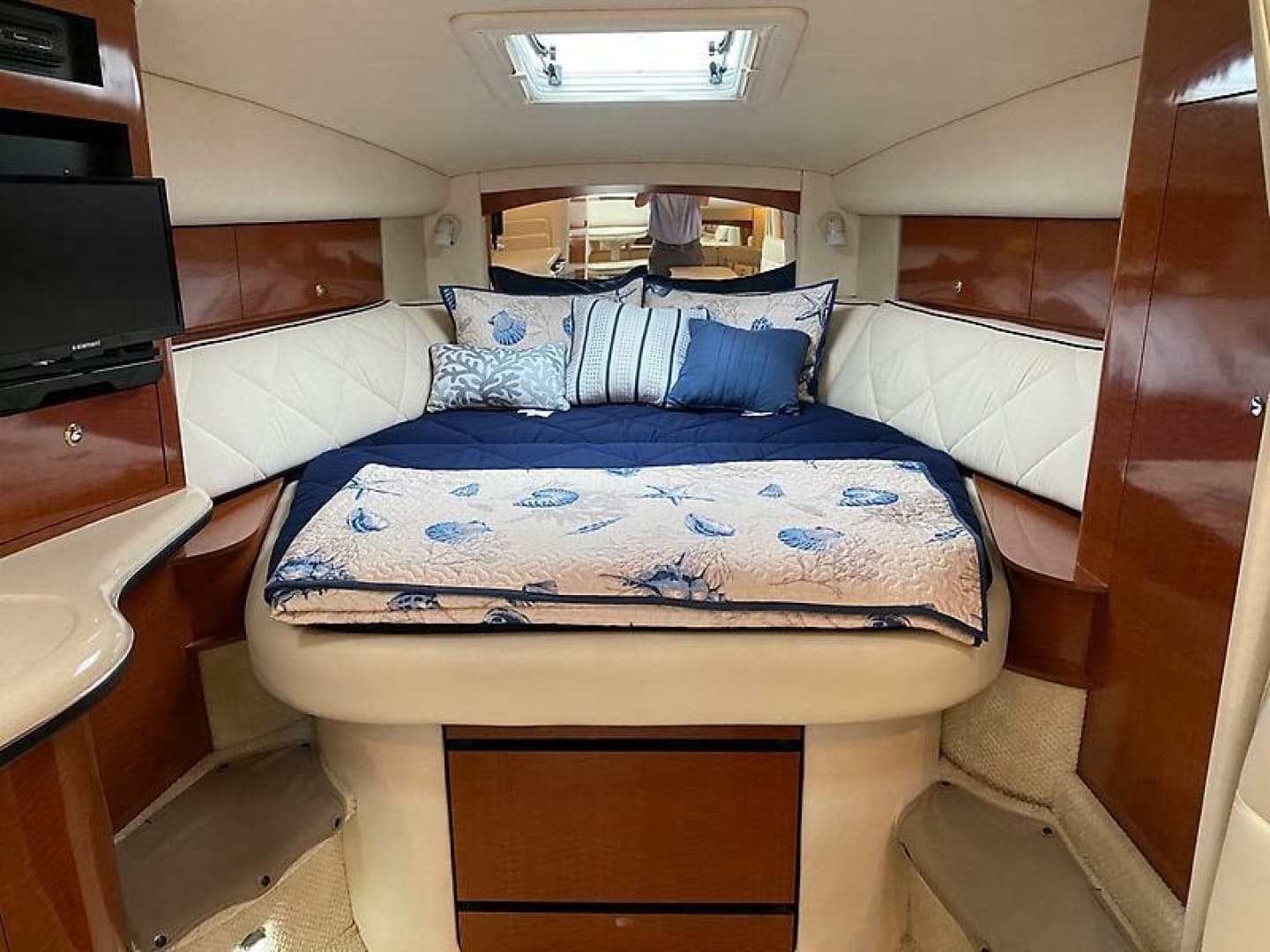 2004 Sea Ray 320 Sundancer - Image 13