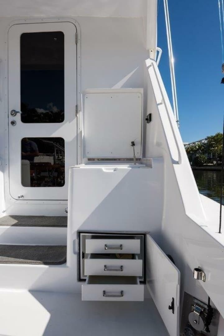 2000 Hatteras 60 Convertible - Image 18