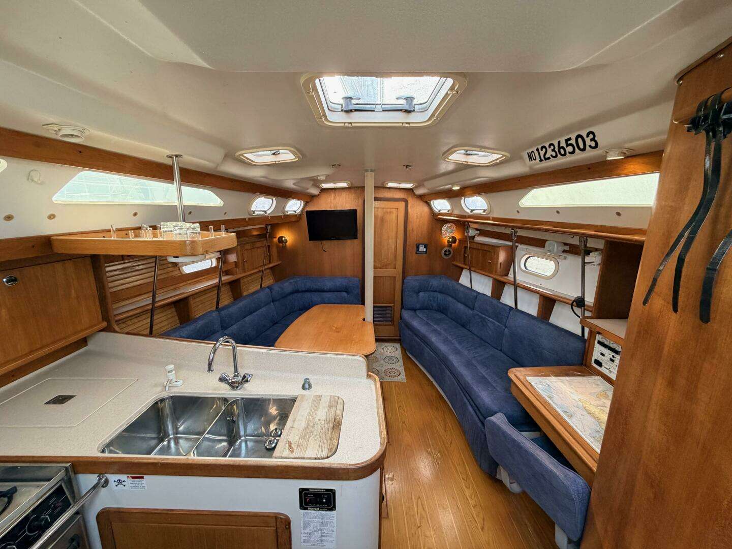 2001 Catalina 380 - Image 33
