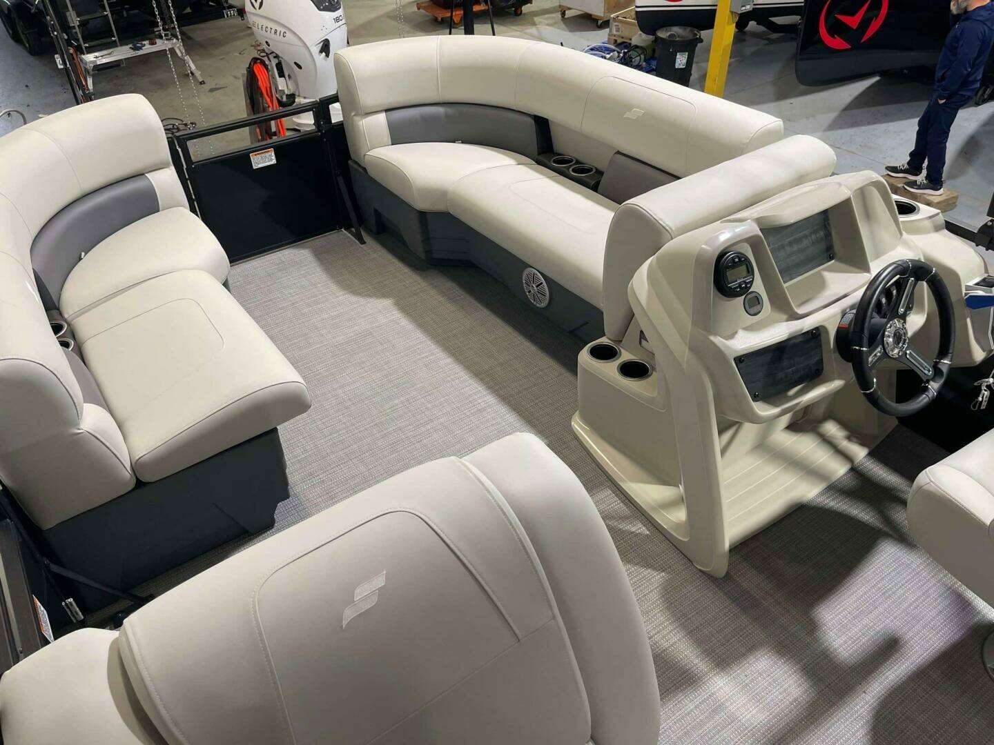 2024 Vision WX Tritoon - Image 13