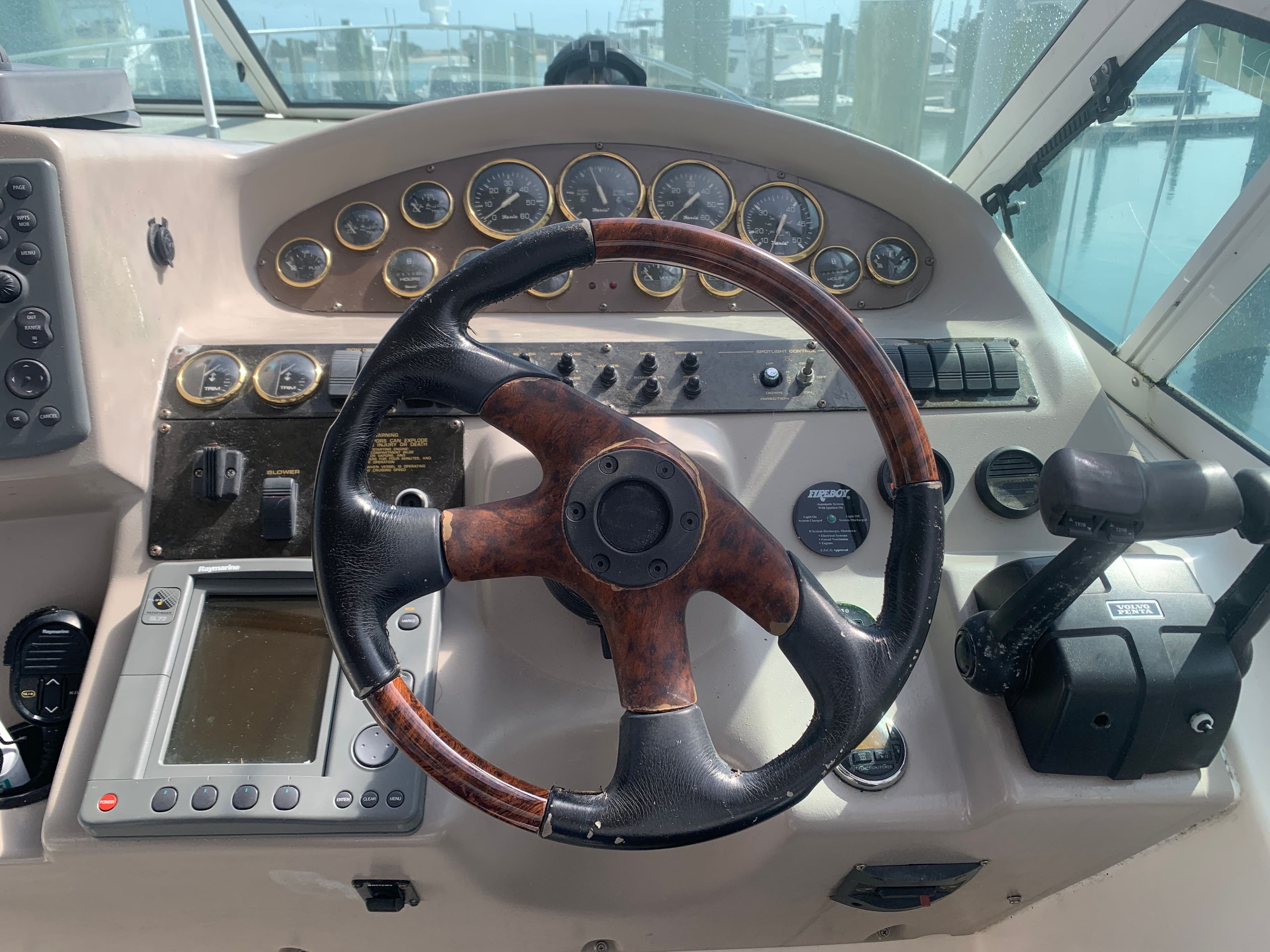 2003 Cruisers Yachts 3372 Express - 10