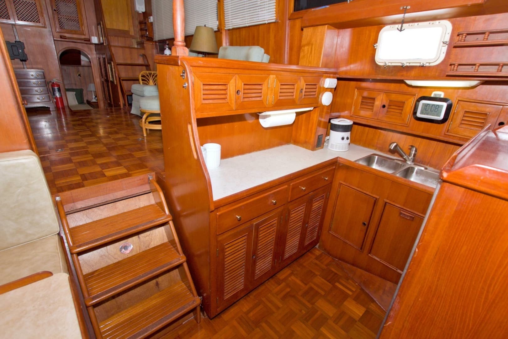 1984 Present Yachts 42 Sundeck - Image 37