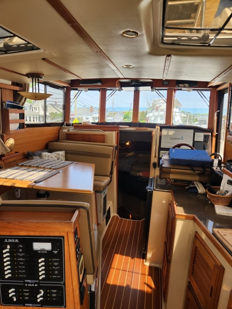2019 Ranger Tugs R-31 CB - Image 8