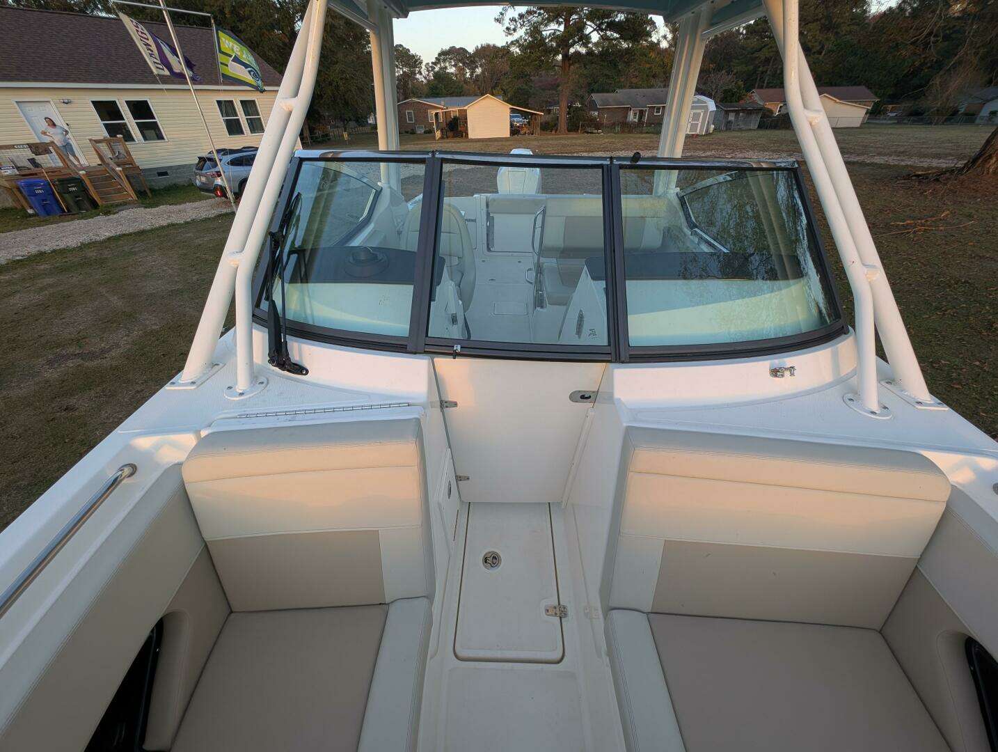 2023 Boston Whaler 240 Vantage - Image 37