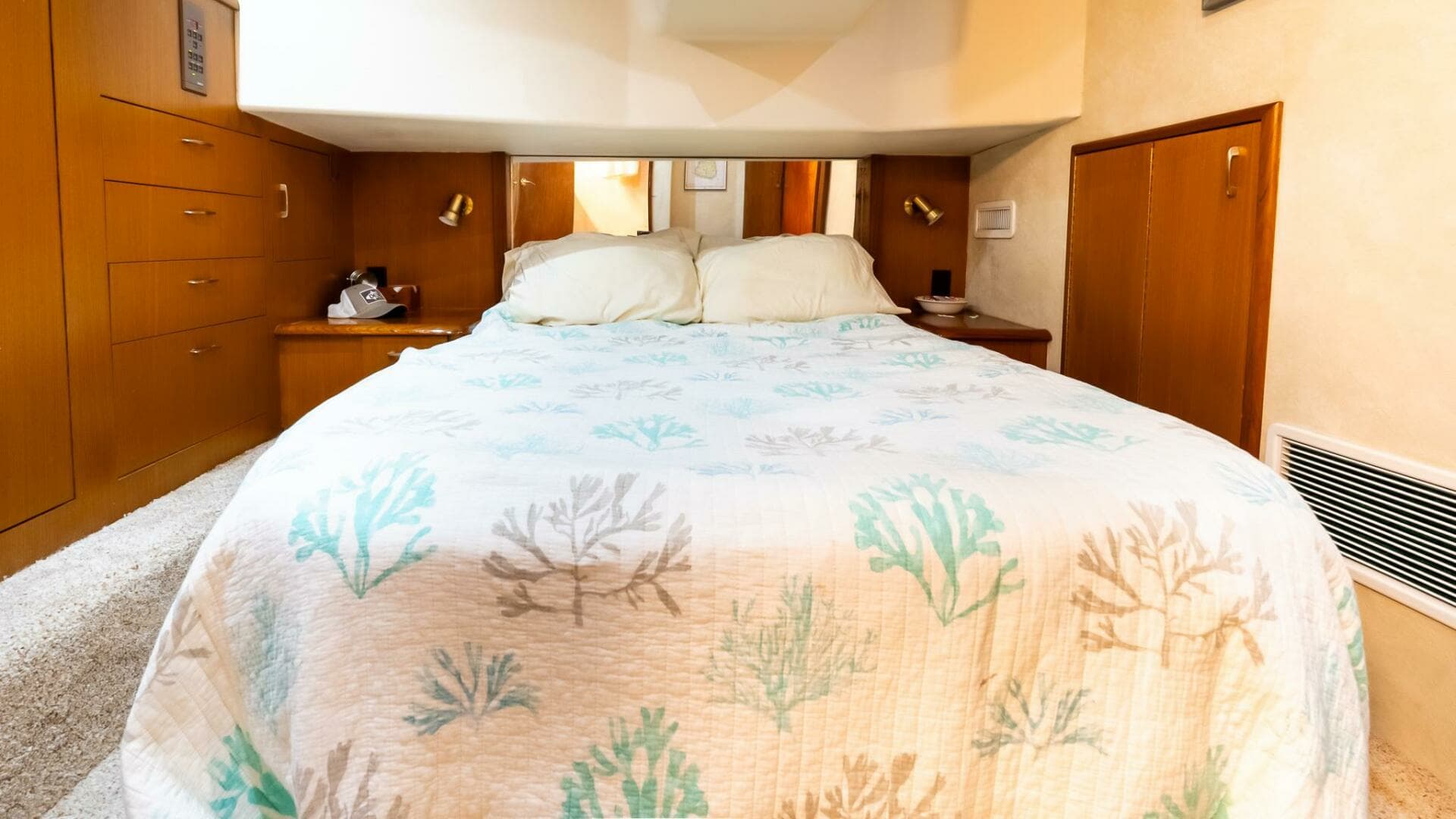 1998 Ocean Yachts 40 Convertible - Image 18