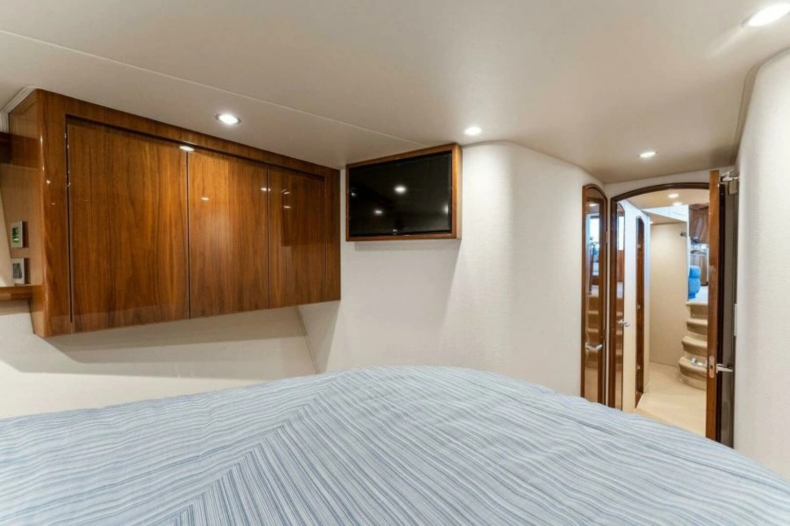 2021 Viking 54 Convertible - Image 9