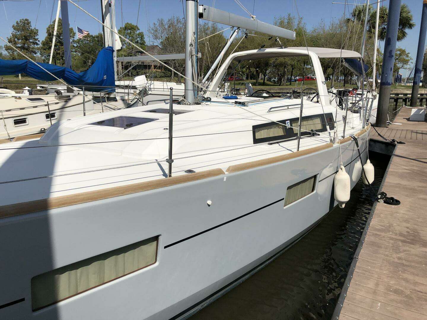 2017 Beneteau Oceanis 38 Weekender - Image 12