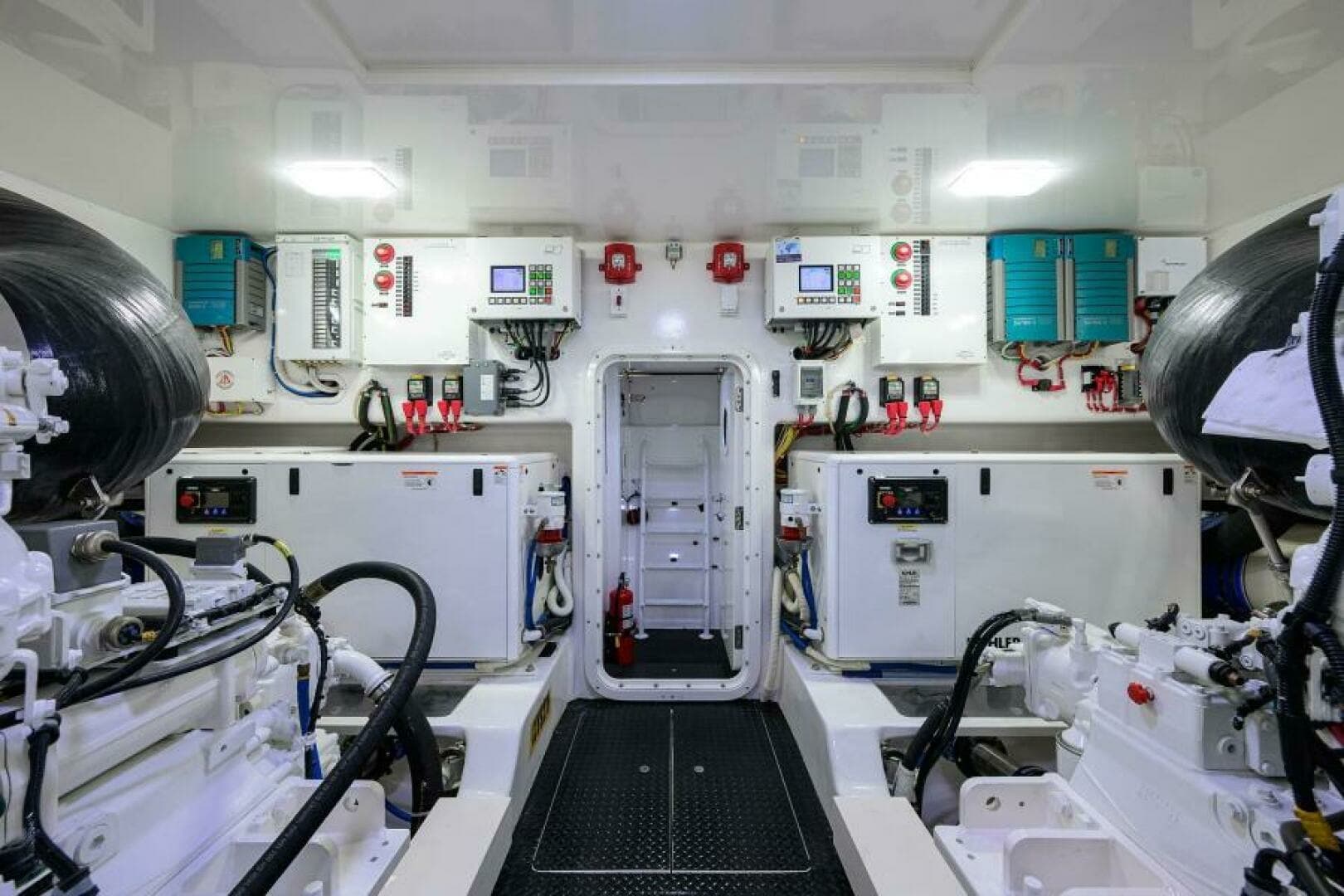 2019 Viking 80 Convertible - Image 45