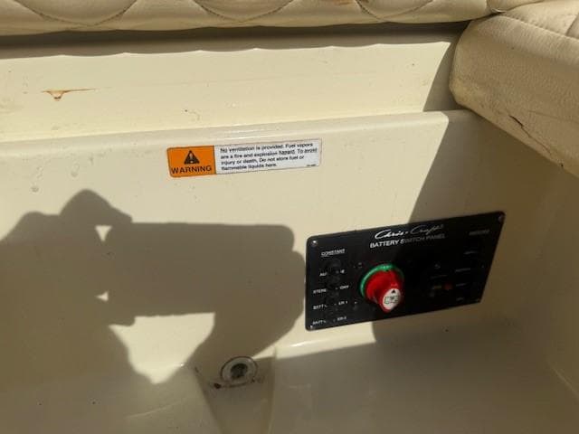 2014 Chris-Craft Launch 25 battery switch panel with warning label.