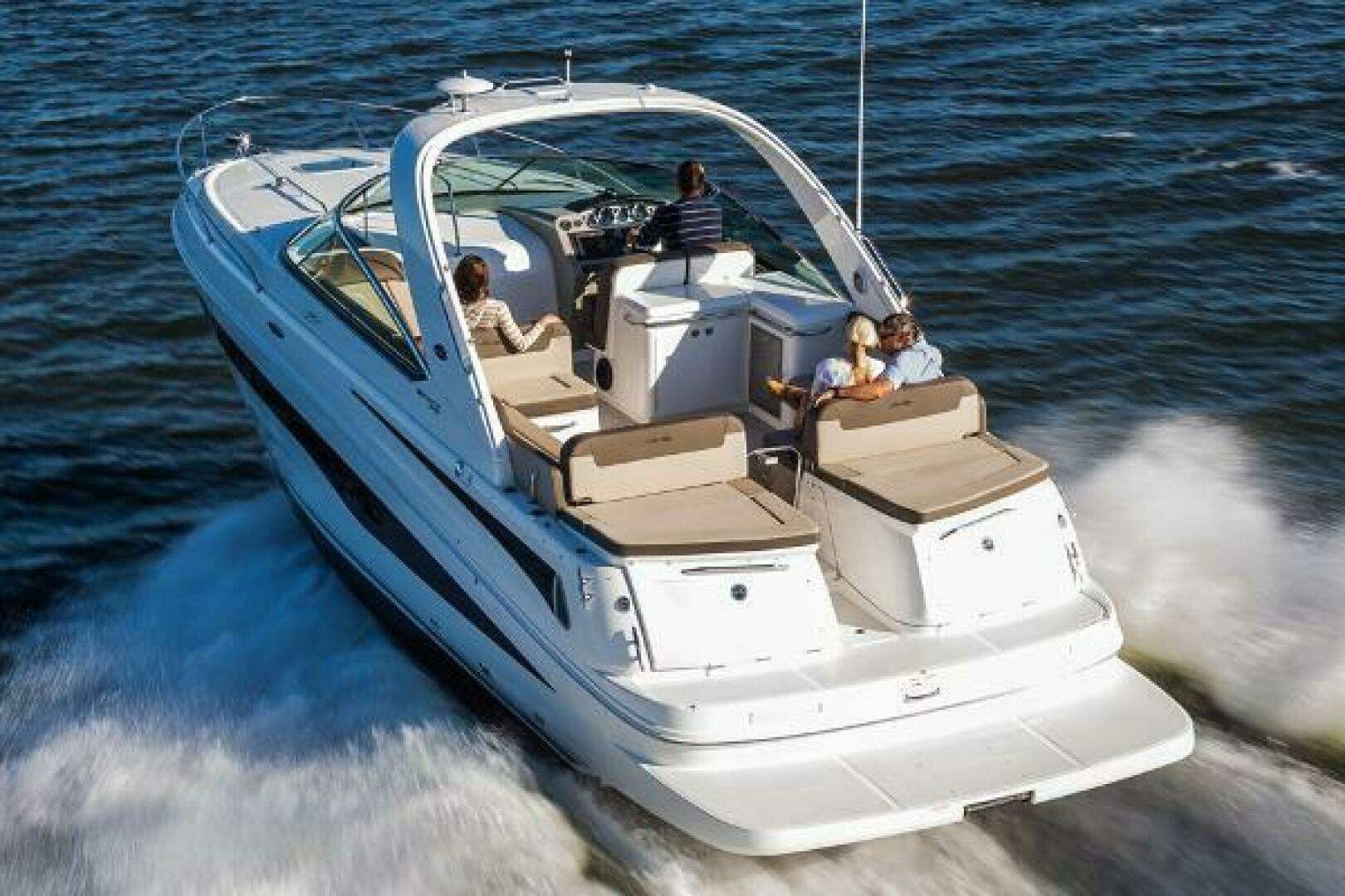 2014 Sea Ray 370 Venture - Image 2
