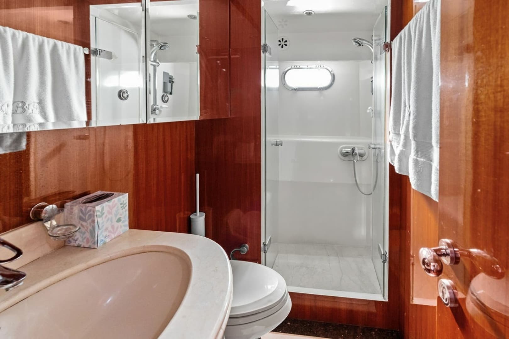 2005 Horizon 82 - Image 78