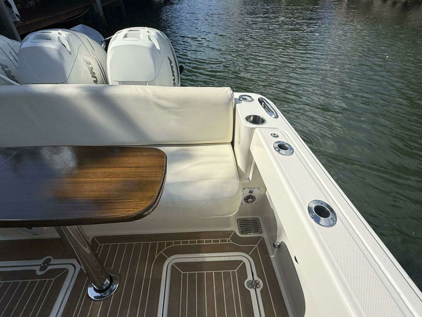 2021 Hinckley 40X - Image 8